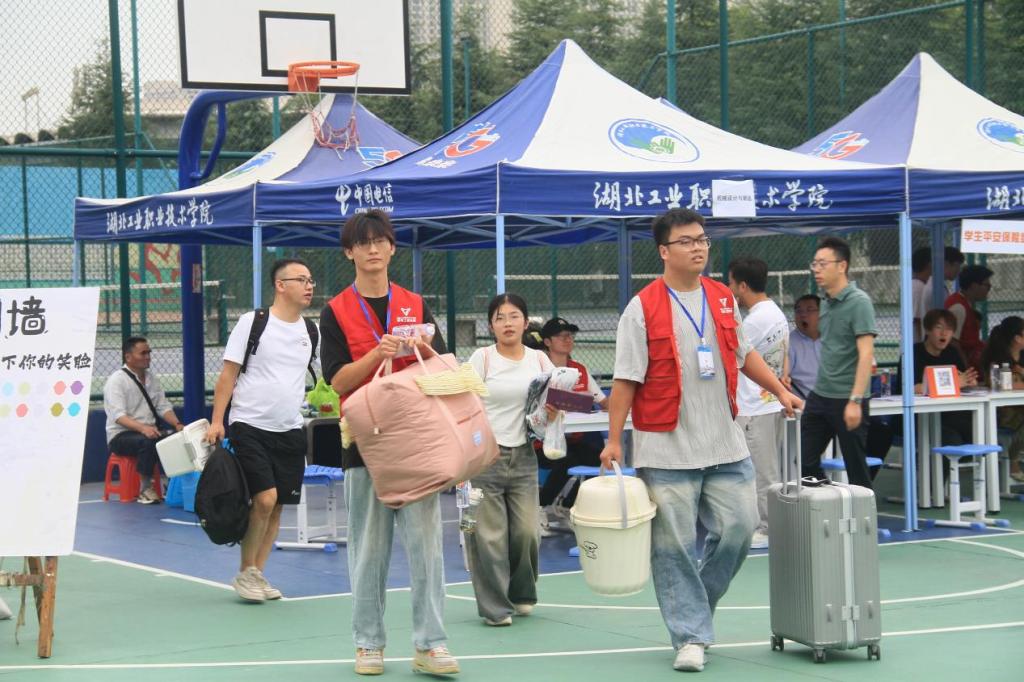 機電工程學院喜迎2024級新生，貼心服務助力夢想啟航